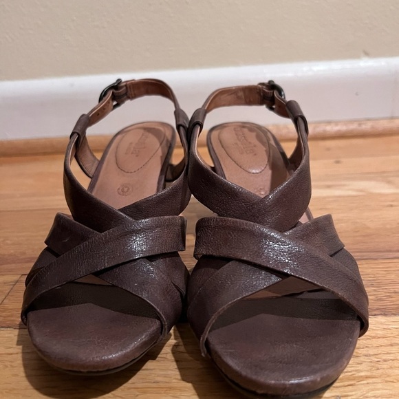 Bussola NWOT Women 3” Heel Brown Open Tow Sandals - Size 38 - Picture 9 of 15